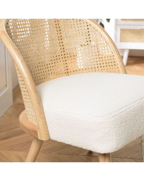 Chaise basse en bois d'Hévéa tissu bouclette Albane blanche - 55x62x71 cm